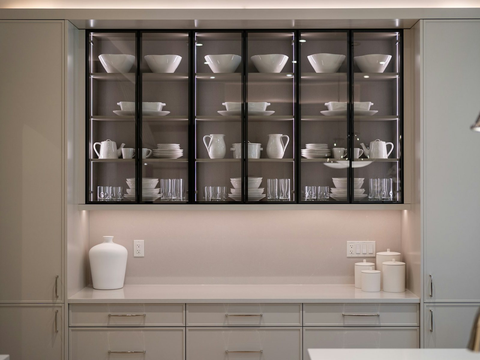 Kitchen with slim aluminium-framed glass cabinet doors