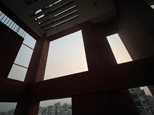 সন্ধ্যায়, ঘরের আলোয়